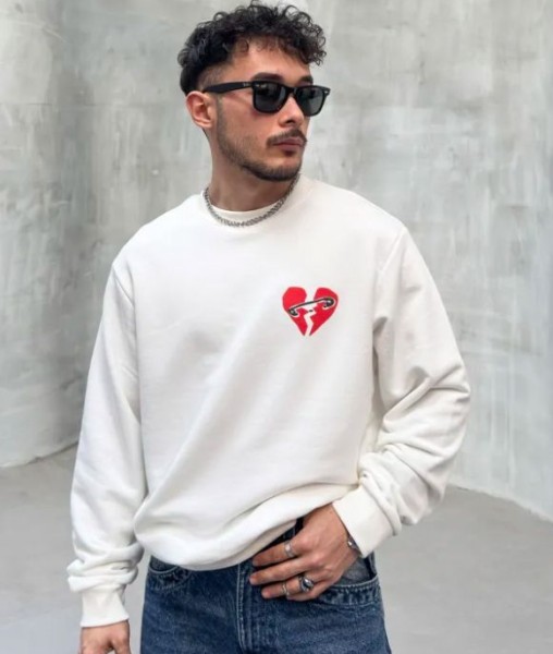 KZR Pull Coeur Brodé